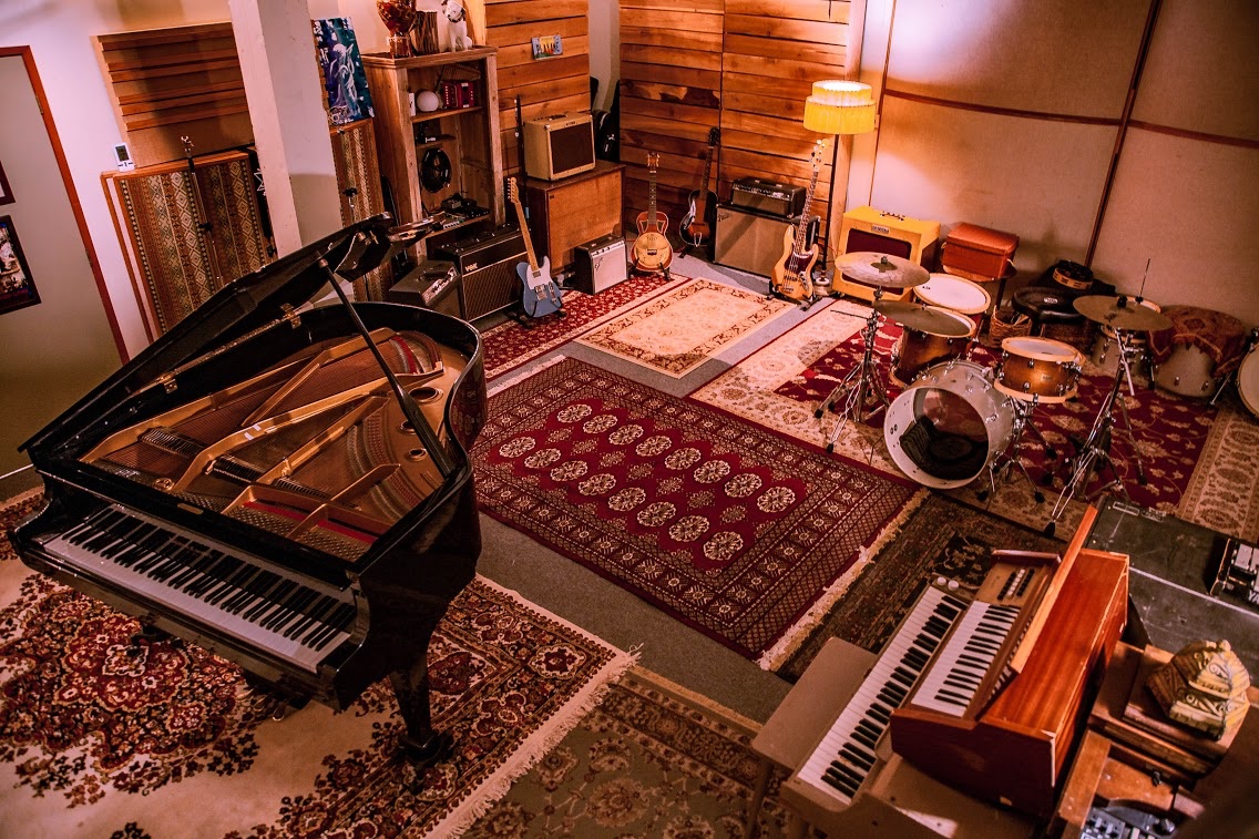 Tracking room